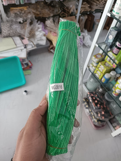 Bright green 7 mm pipe cleaner bundle in clear packaging