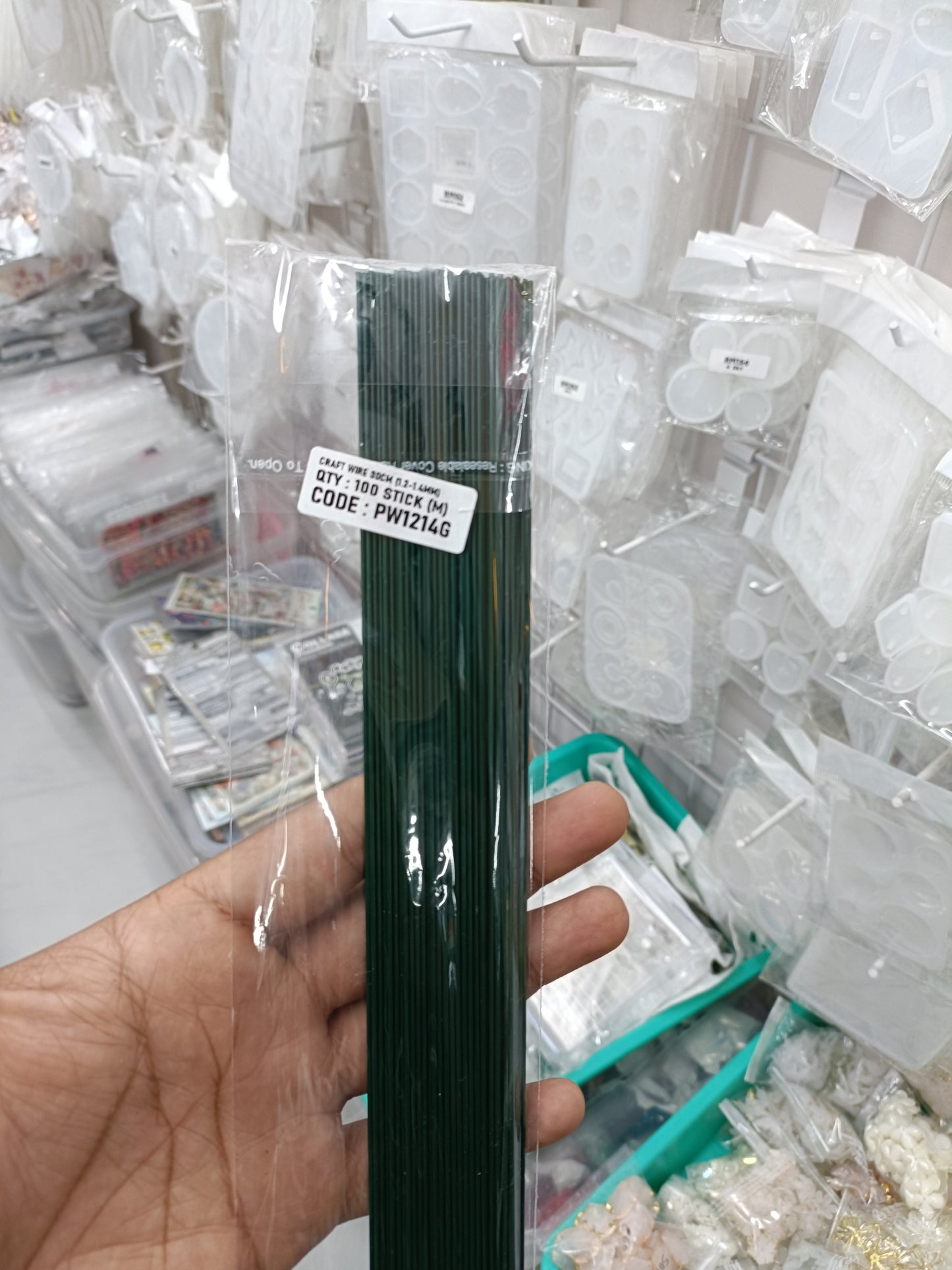 Green plastic-coated wire bundle in clear packaging, 30 cm, barcode label visible