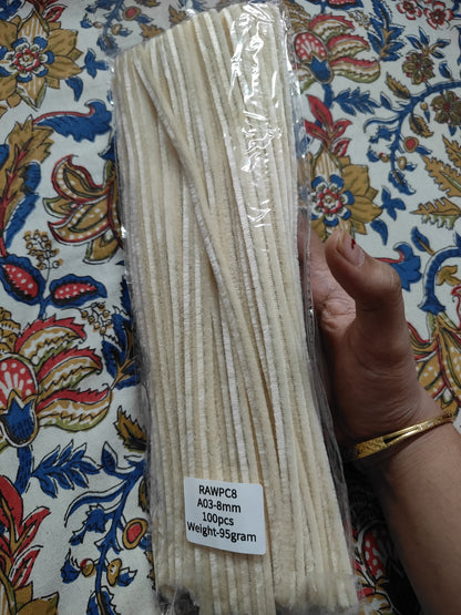Pack of off-white pipe cleaners, 8 mm, bundled in clear plastic with label