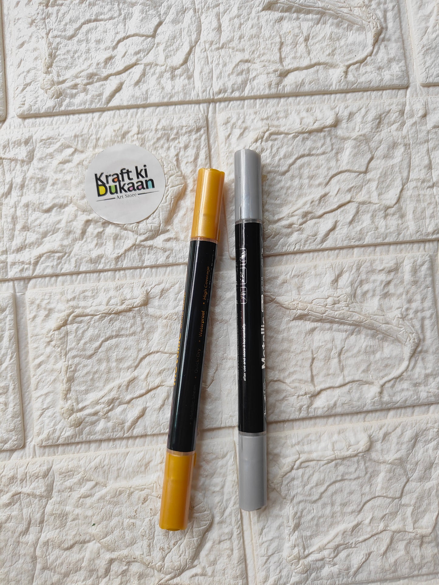 Dual-tip metallic acrylic marker set, gold and silver with black barrels and tips