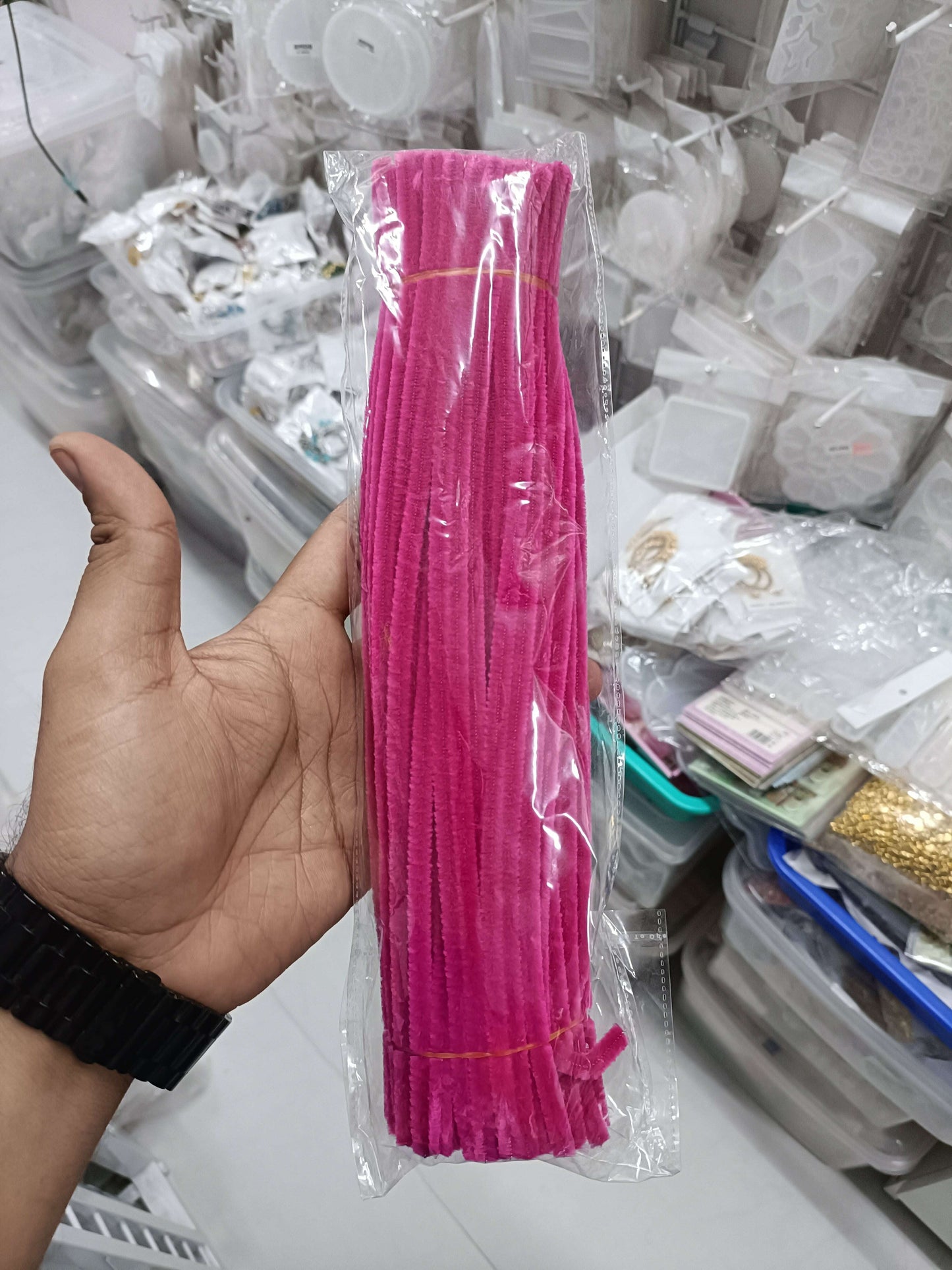 Pipe cleaner plain 8mm, pack of 100 (fuchsia pink)