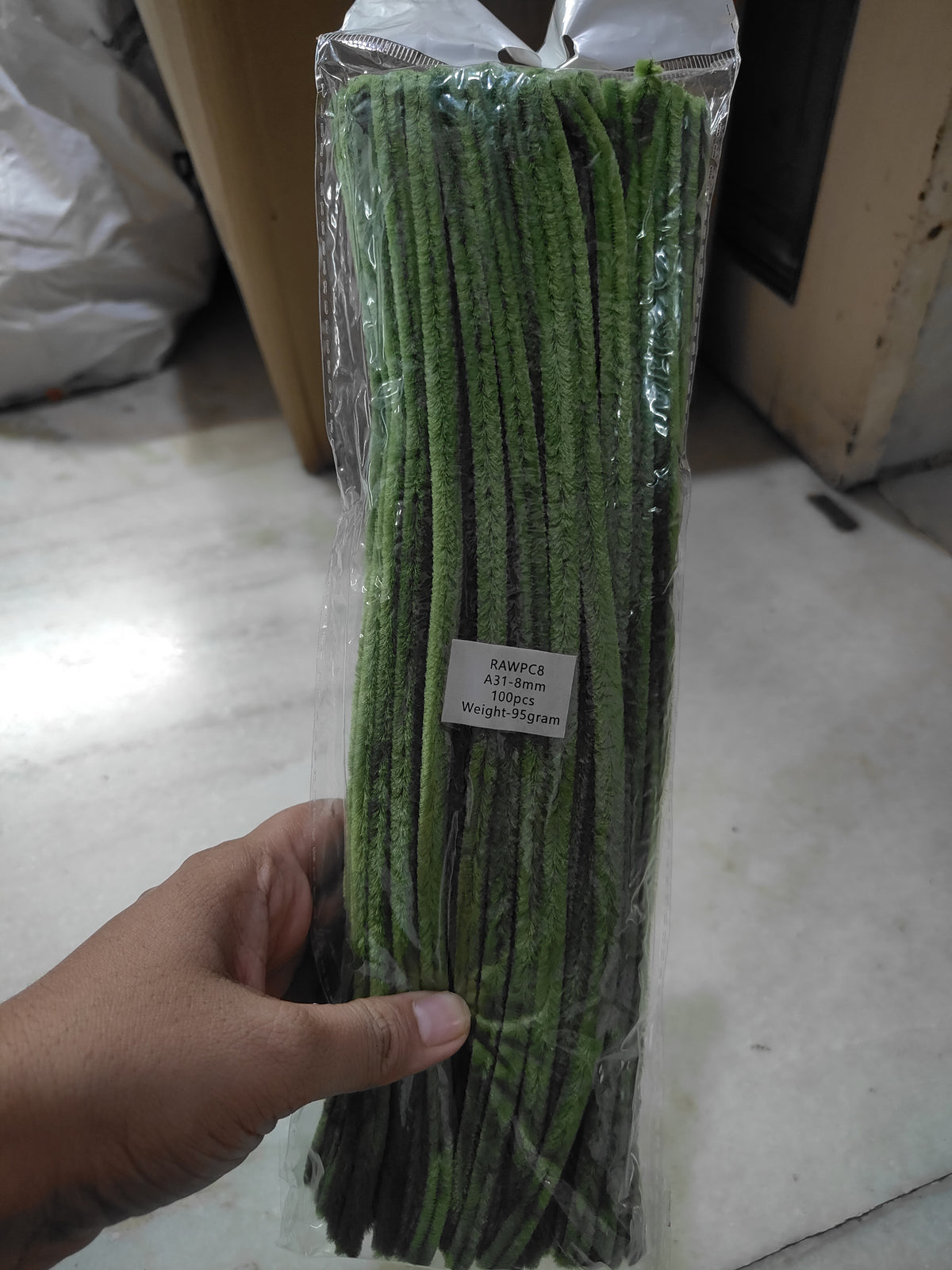 Dark green pipe cleaners, 8mm, plain pack of 100 in plastic wrapping
