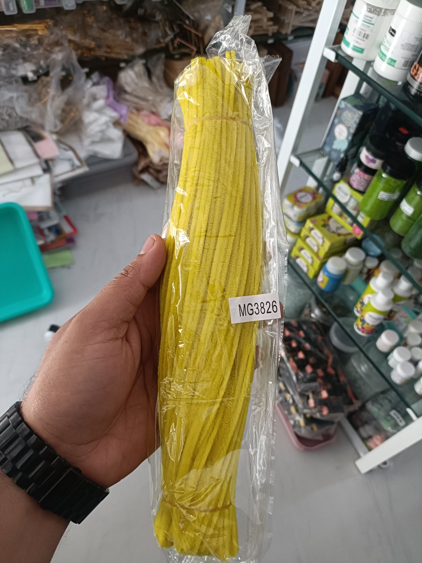 Yellow 7 mm pipe cleaner bundle in clear packaging