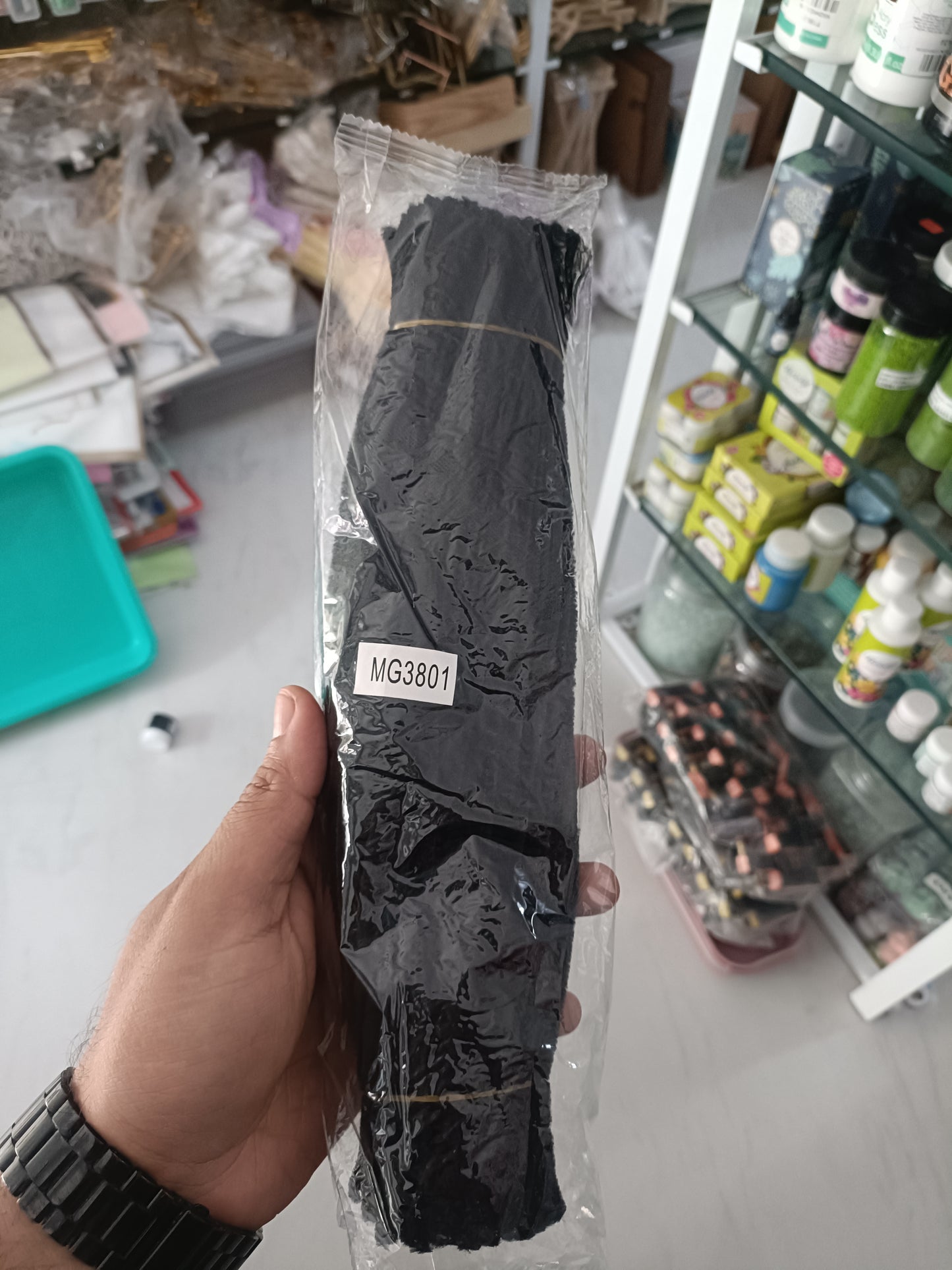 Dark gray 7 mm pipe cleaner bundle in clear packaging