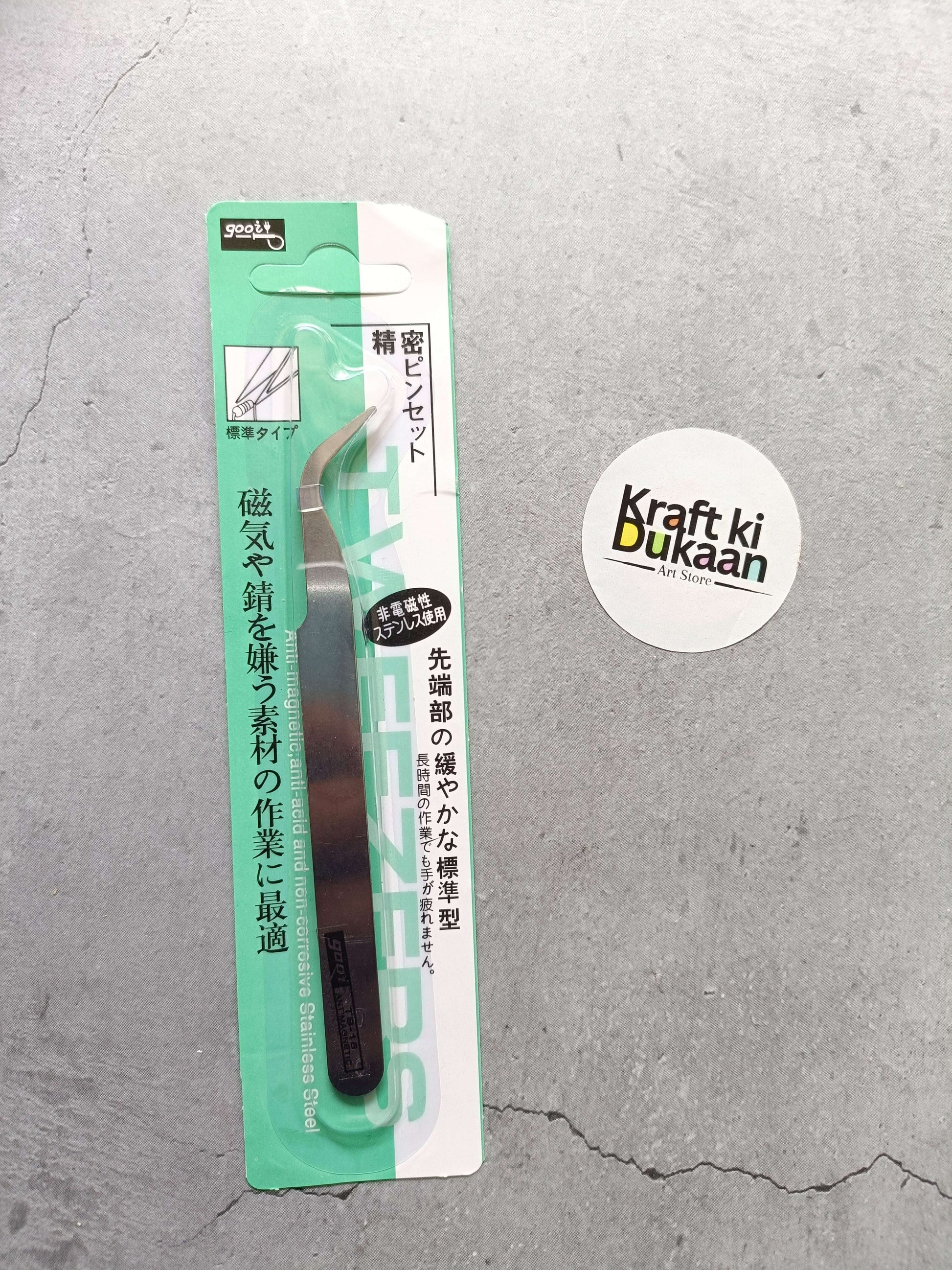 Tweezer tool in green retail blister pack
