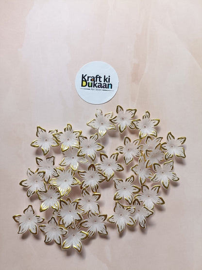 Gold and white flower beads, 50-piece pack arranged in a circle