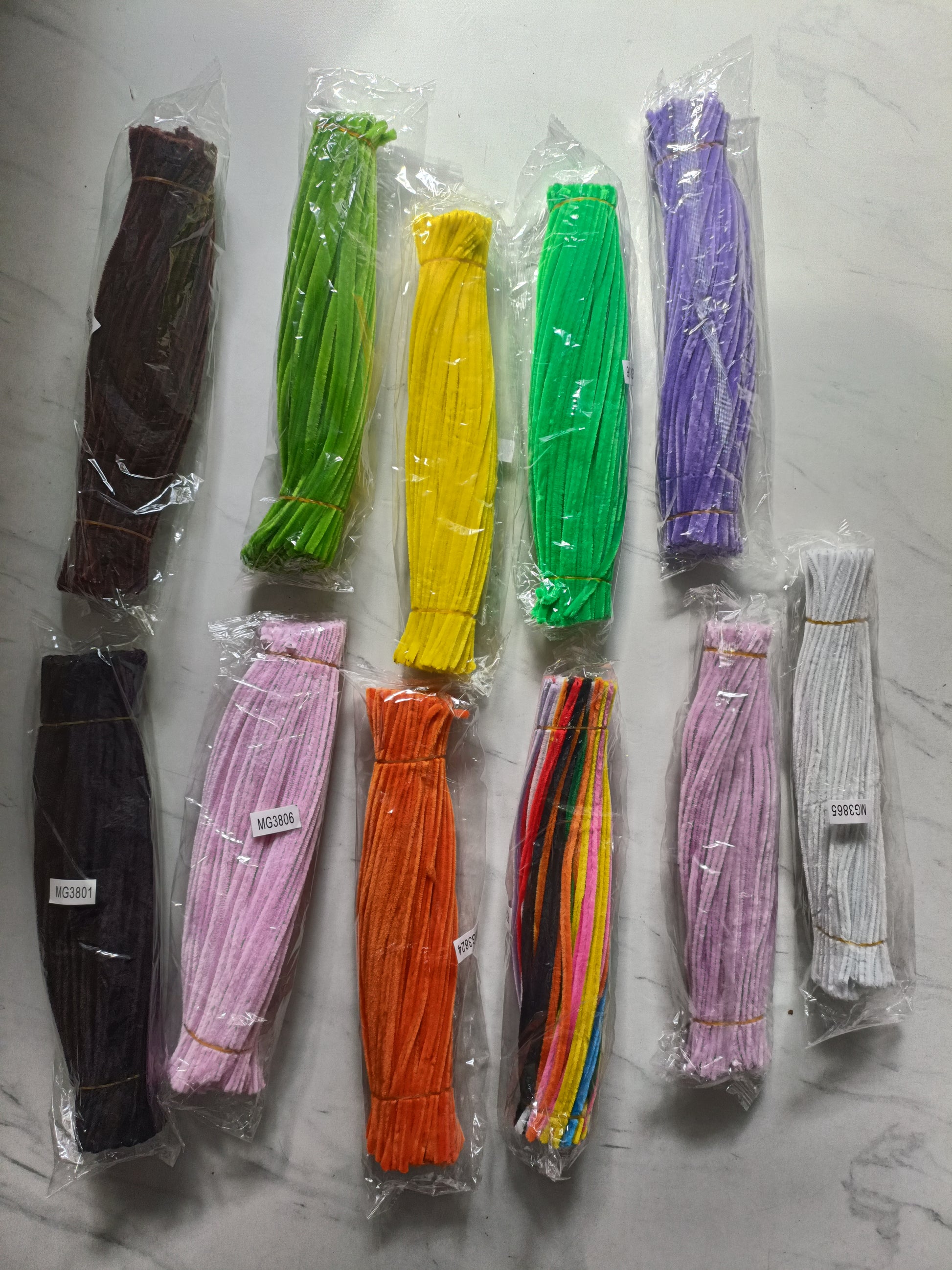 Assorted 7 mm pipe cleaner bundles in multiple colors
