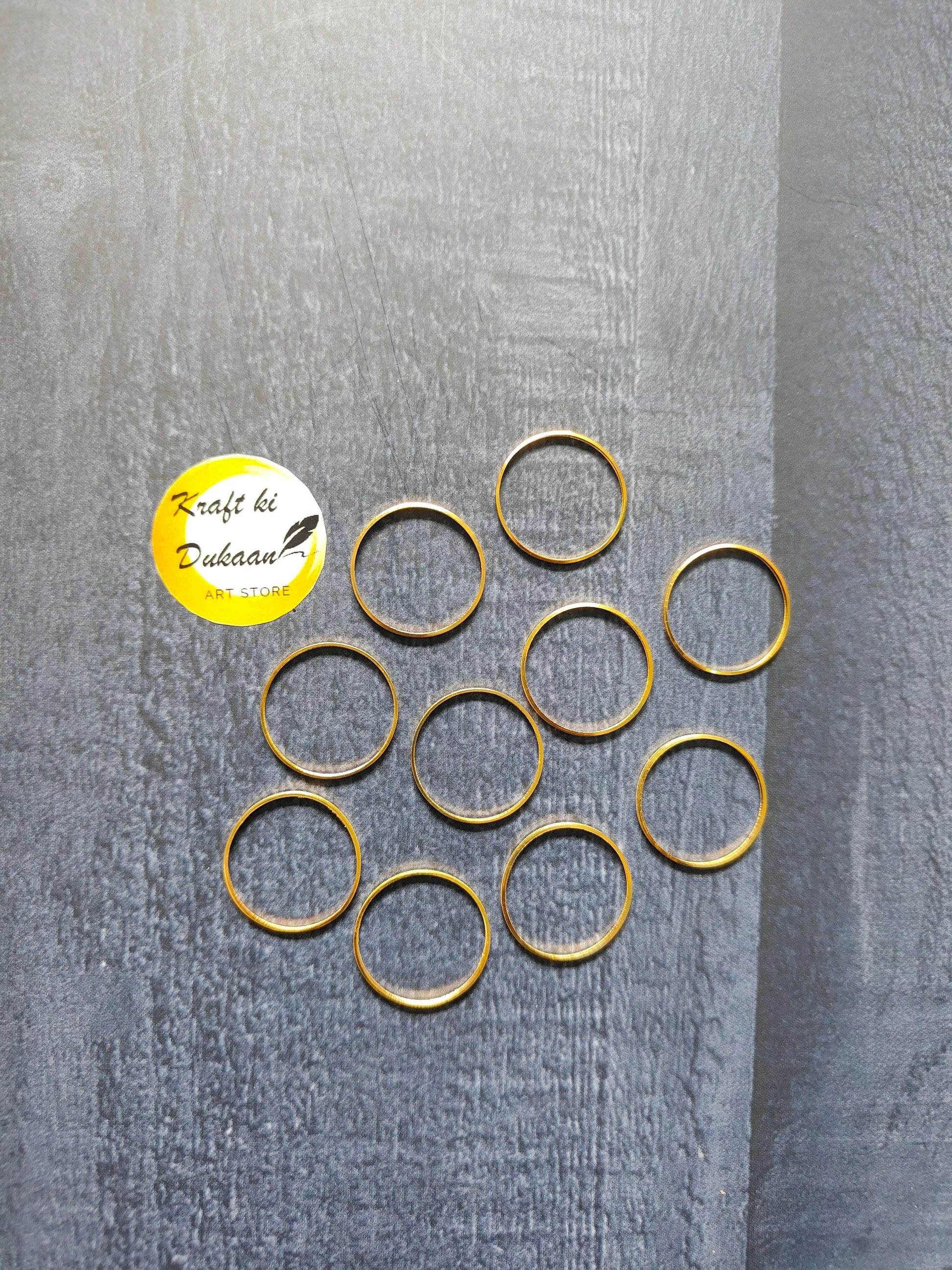 Round bezel rings set (10 pcs) with gold-tone edges and dark blue round centers