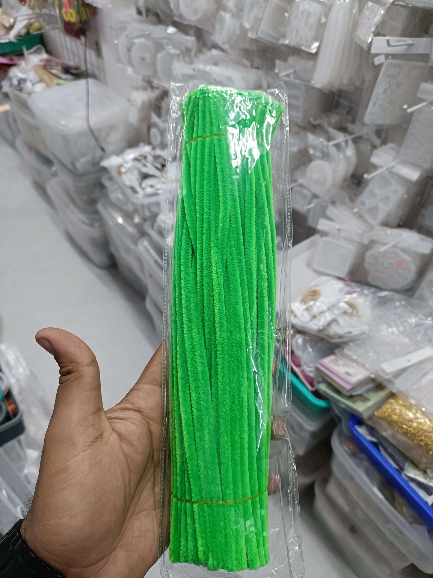 Pipe cleaner plain 8mm, pack of 100 (bright green)