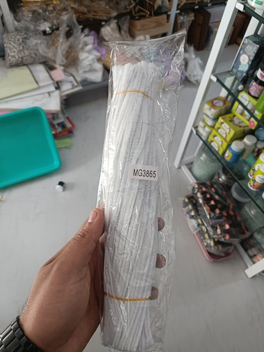 Pipe cleaner pack, white thin strands in clear plastic bag
