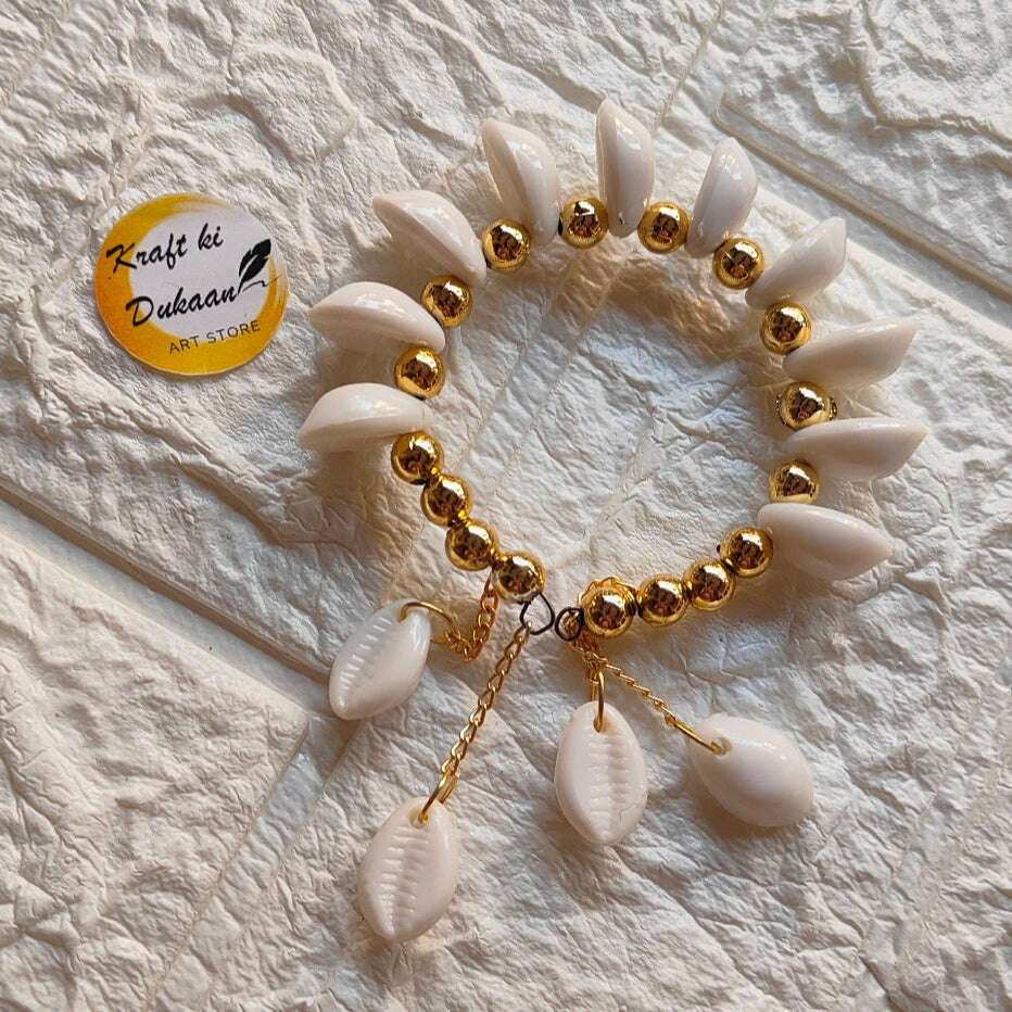 shell-bracelet-for-women-white-and-gold-beaded