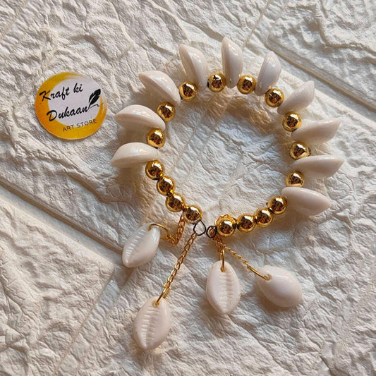 shell-bracelet-for-women-white-and-gold-beaded