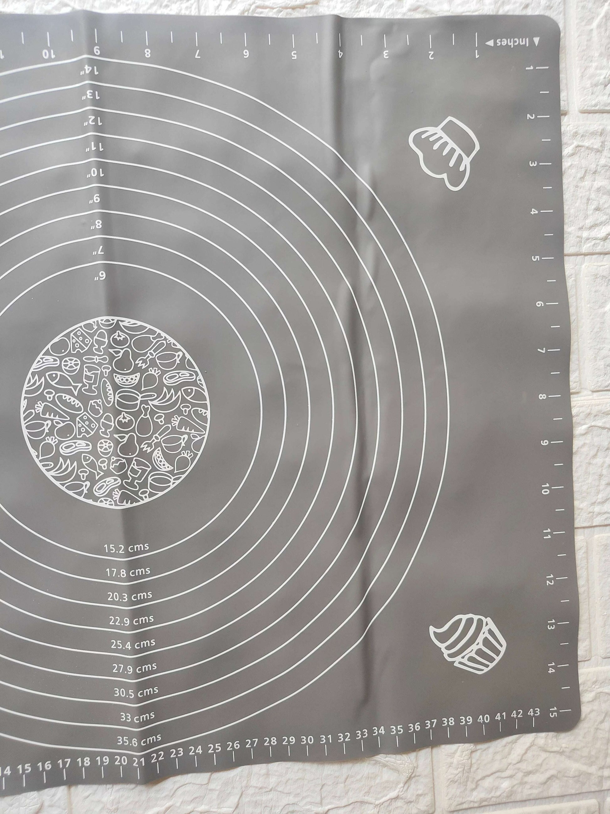 silicone-baking-mat-18x15-inch-gray-with-measurements