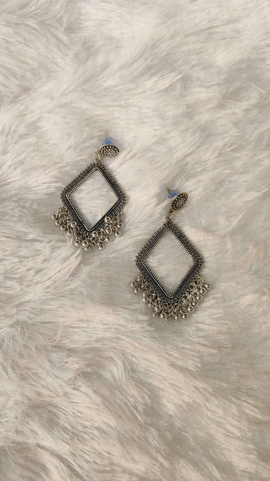 silver-jhumka-earrings-diamond-shape-with-beaded-fringe