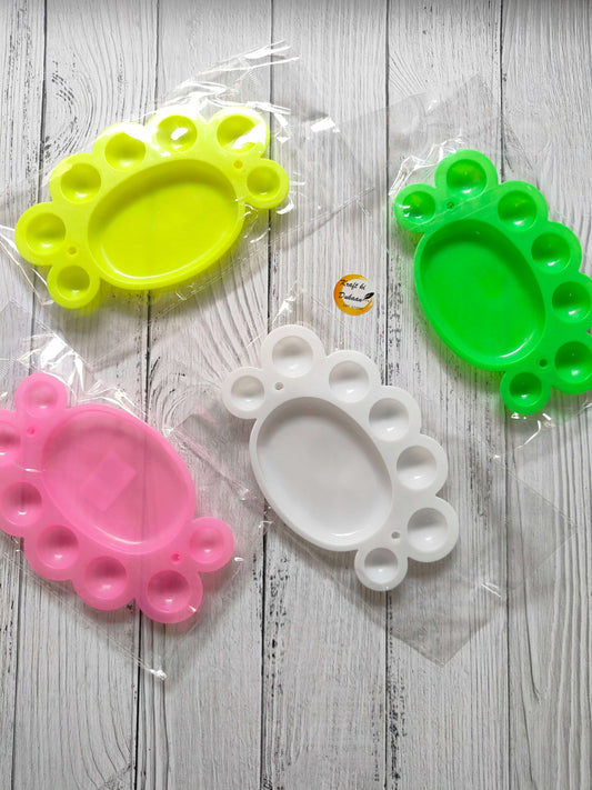 Small colour mixing palette tray set: yellow, green, pink, white.