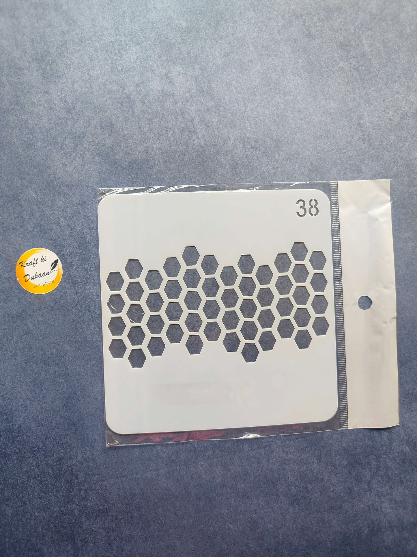Stencil de hexágonos en malla, número 38
