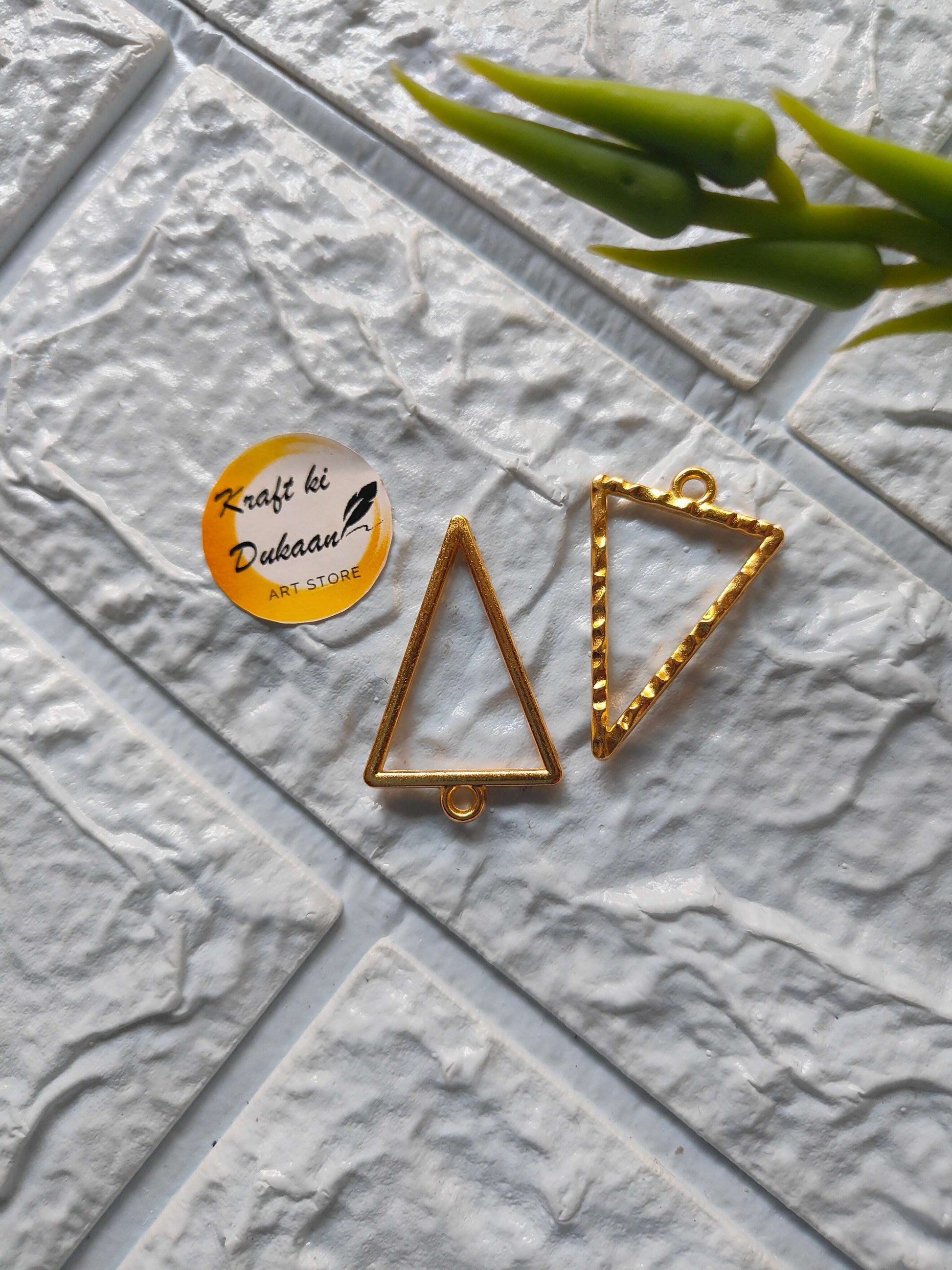 triangle-bezel-pendant-set-yellow-gold-open-shape