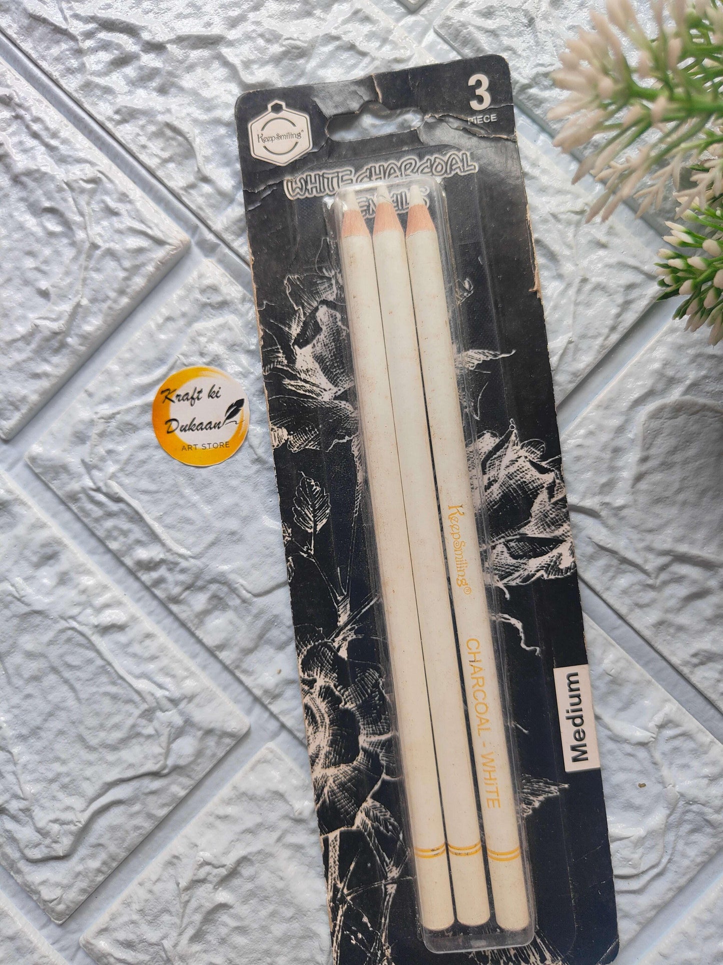 White charcoal pencil 3‑pc set, medium; three light pencils in pack