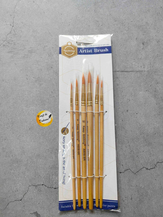 Paint brush set of 6 wooden-handled artist brushes, packaged.