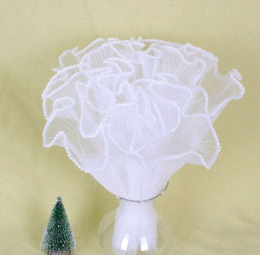 Pearl-wrapped wrinkled net wrapping paper, ruffled white top with gathered edges
