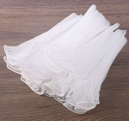Wrapping paper net with wrinkled texture and white ruffled border